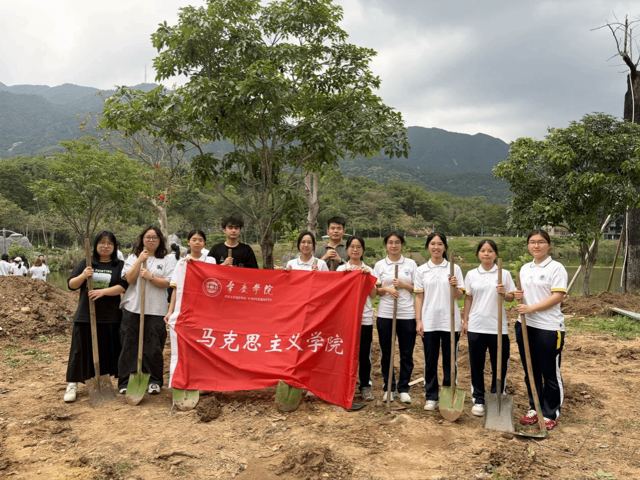 春风添新绿 植树正当时——学院师生积极参与校园植树活动